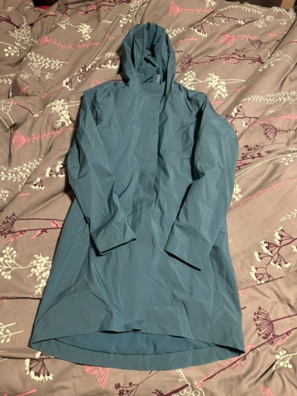 Lululemon capture blue rain rebel jacket size 6